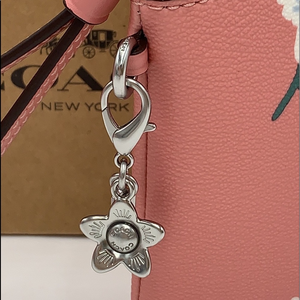 COACH Boxed Corner Zip Wristlet With Daisy Print COLOR:
Silver/Bubblegum… - Picture 11 of 16